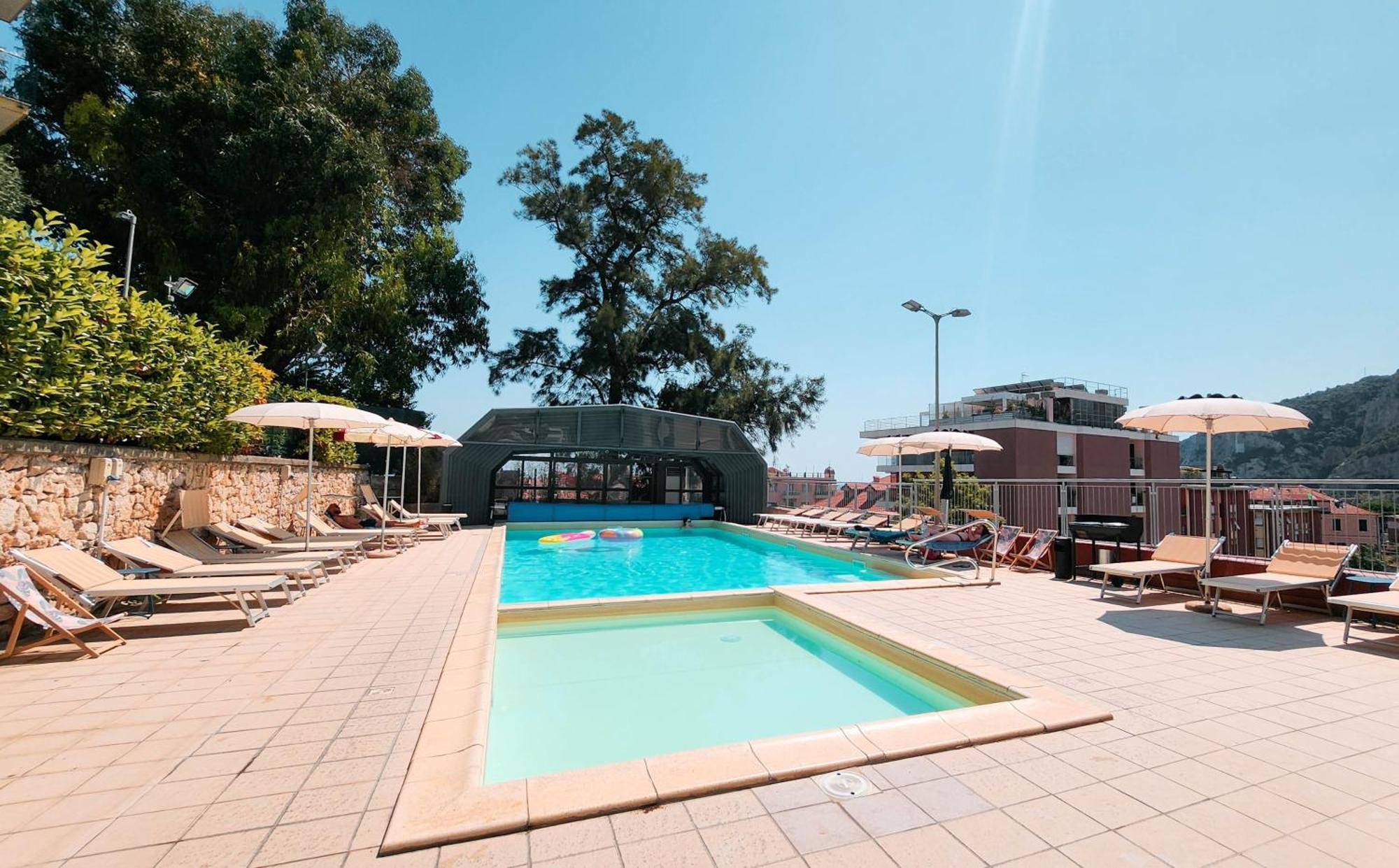 Hotel Bello By Ostello Bello Finale Ligure Exterior foto